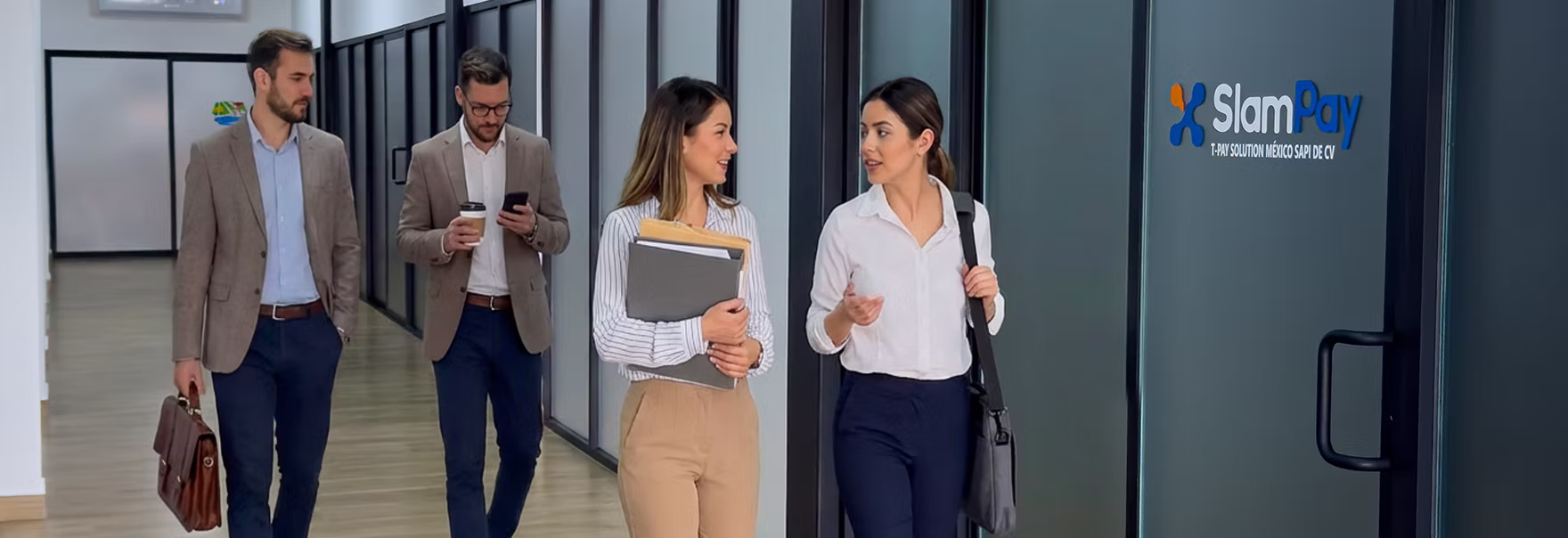 Equipo de T-Pay Solution México en sus oficinas